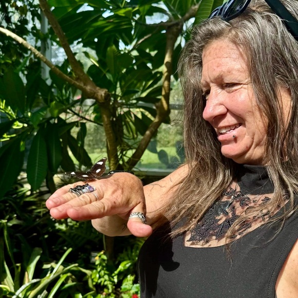 Meet your Posher, Tamara - Picture 2 of 2